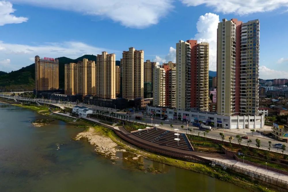 奋力谱写中国生态食品城建设新篇章访光泽县委书记陈中民