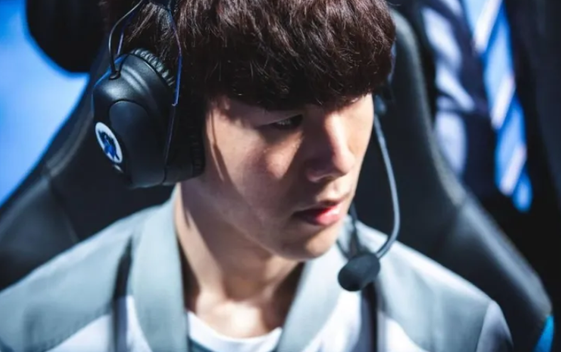 s6上单排行_LOL:S6拳头亲承第一上单,排名超越Faker,现在只能守饮水机