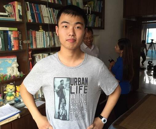 本期子牙童趣微观视角,就带大家一起来了解浙江高考状元张振宇的故事.