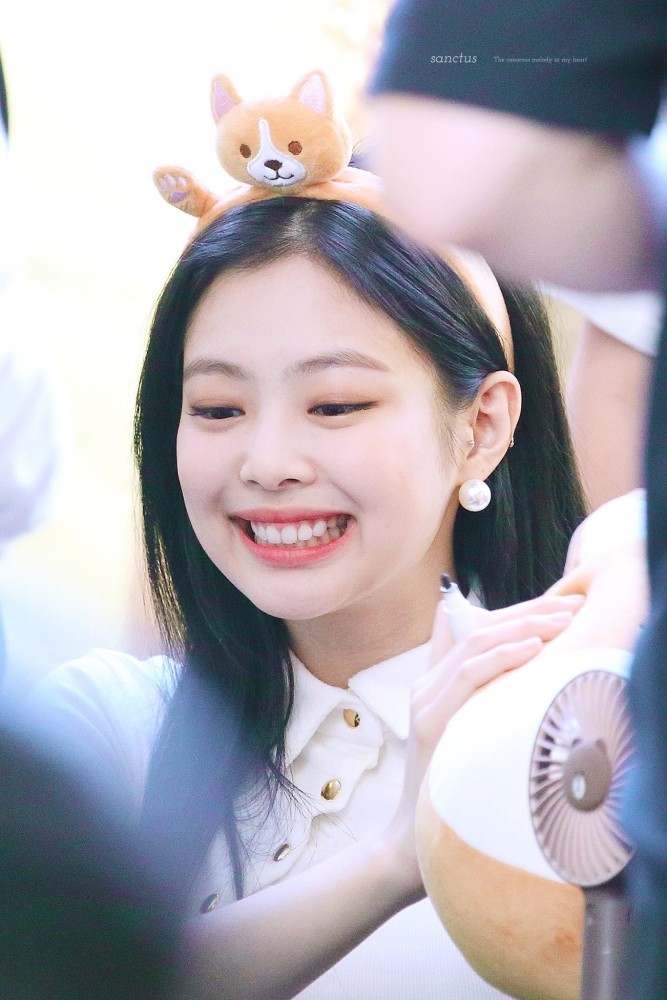 来看jennie的超治愈笑容合集