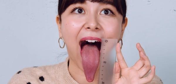 25岁混血妹"超长舌头"破世界纪录!惊人长度曝,拍戏男星忘我舌吻