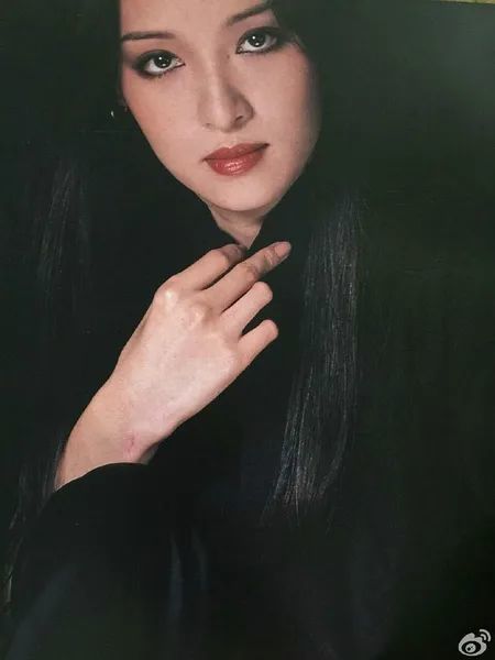 胡因梦,一个即使跟林青霞合影也毫不逊色的女人_腾讯新闻