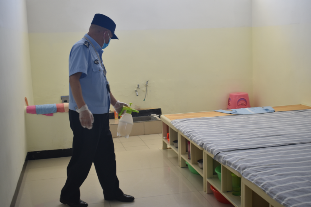 拘留所和看守所的区别(关在拘留所和看守所的区别)