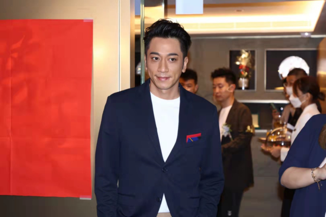 否认新恋情:手指比较大|梁竞徽|吴卓羲|菊梓乔