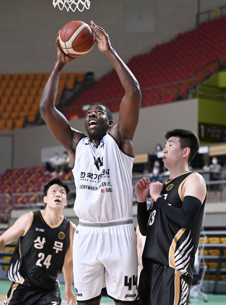 外援 前CBA外援统治韩国联赛，21分钟内爆砍32分14篮板！