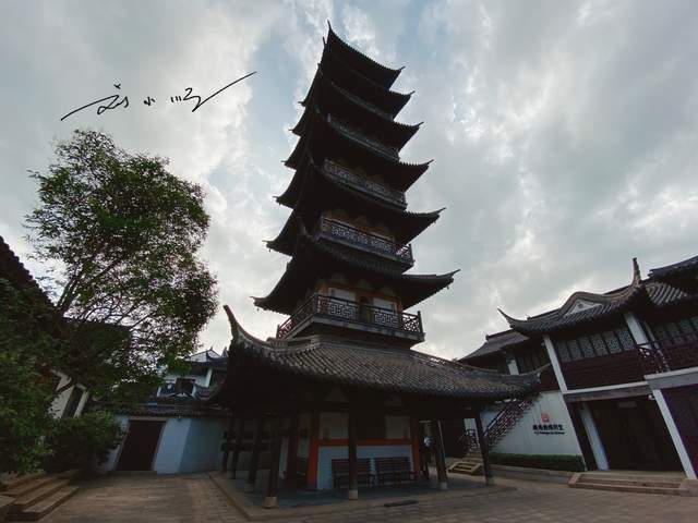 上海嘉定的地标建筑作为州桥老街的中心现在已是重点保护文物