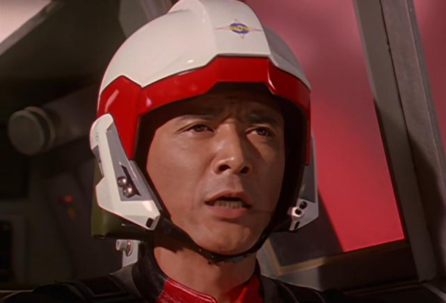 戴拿飞鸟信的战斗理由非常简单片尾曲就是非常明显的答案