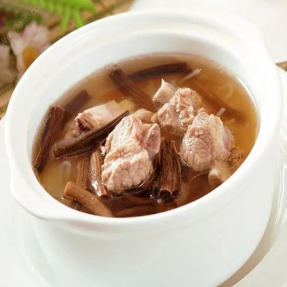 02 茶树菇怎么做好吃 茶树菇老鸭汤 材料: 茶树菇20克,干蘑菇10克,老