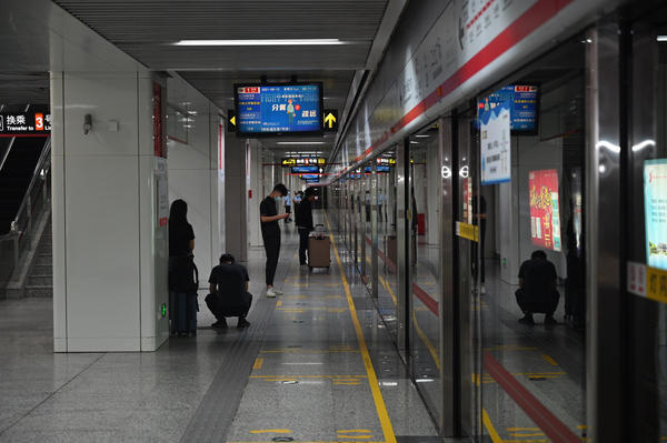 郑州地铁部分线路今日恢复运行内部什么样