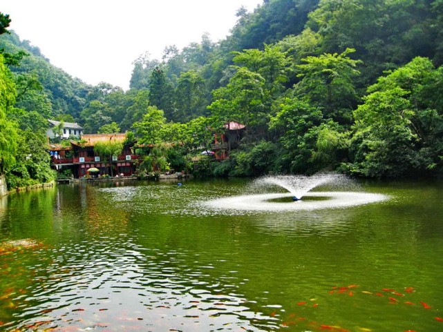 黔靈公園美景