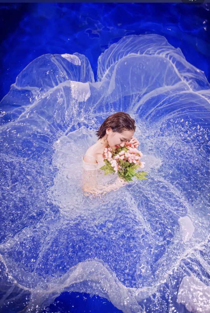 蓝色系唯美水下婚纱照网友我要去拍同款
