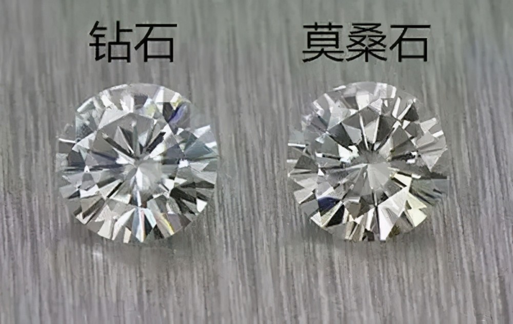 因为在相同品质下,相同重量下,人造钻石的价格是天然钻石的三分之一