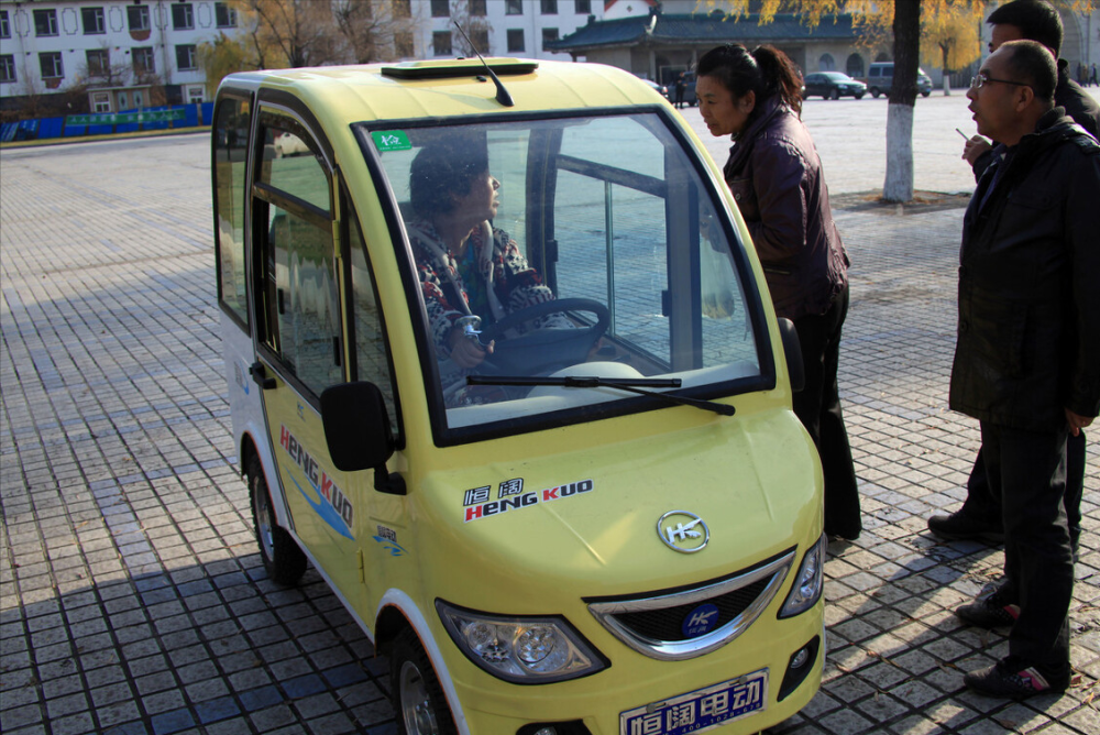 四輪車,引起了一些車主的不滿,紛紛向有關部門質詢,三,四輪電動車到底