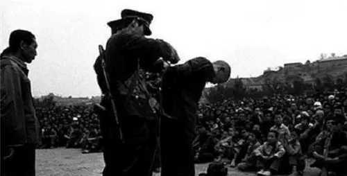 时,为什么有的人被枪决,有的人被注射药物?