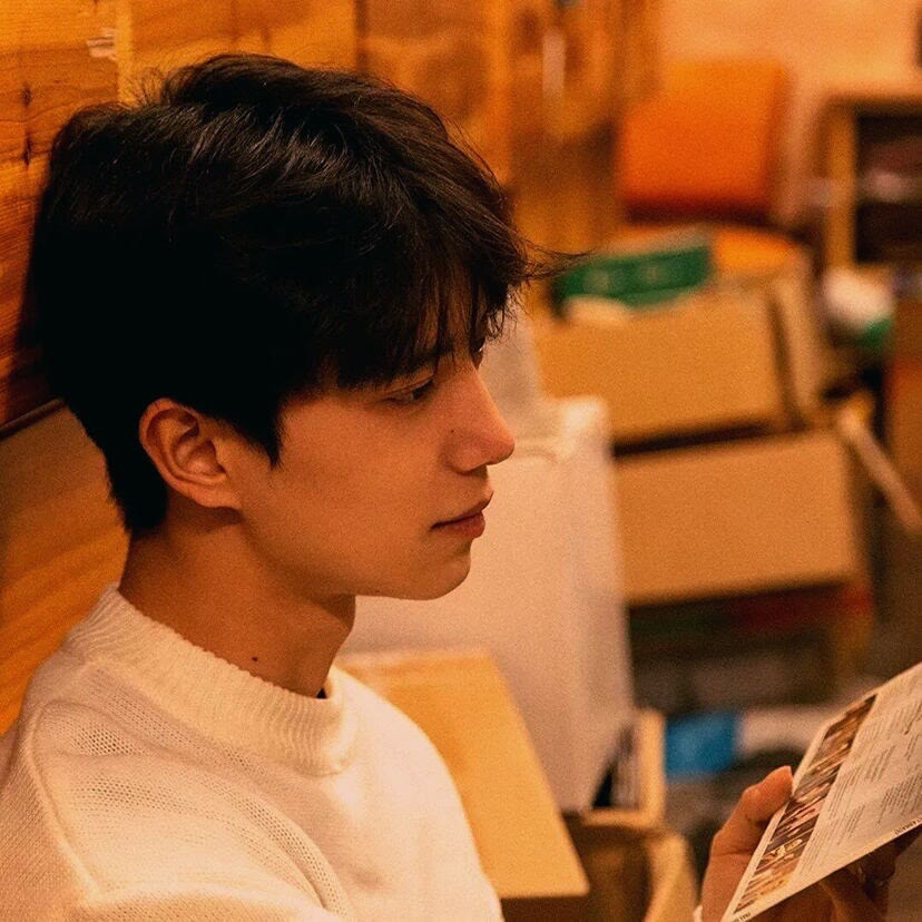 平平无奇却又惊艳众生的男生头像