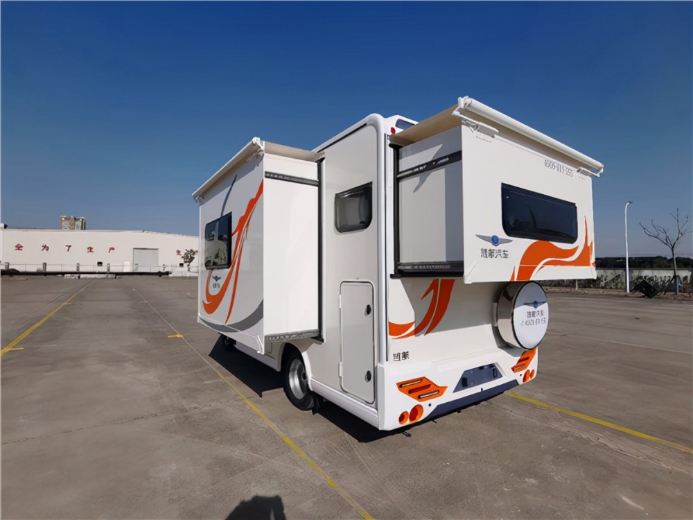 旌航巍皓国六依维柯双拓展房车,满足出行的大水大电