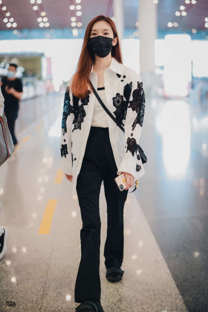 这里有12套印花,条纹,格子衬衫女明星穿搭合集_腾讯新闻