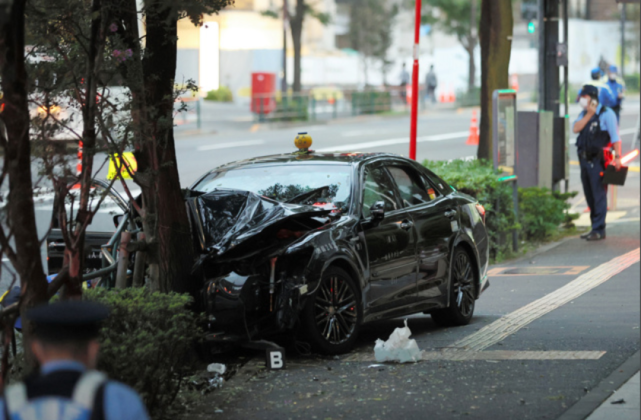 日本时事 东京千代田区一出租车突然撞向人行道 致一死五伤 出租车 东京 千代田区 日本 社会