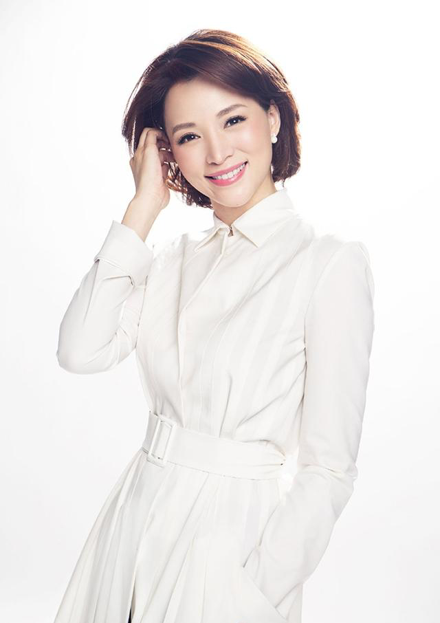 不愧是央视一姐学会董卿的穿衣公式普通人也能穿出高级感