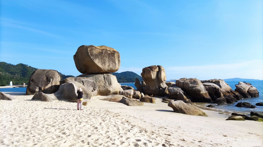 地址:广东省惠州市惠东县巽寮湾磨子石景区,一个值得一去的地方.