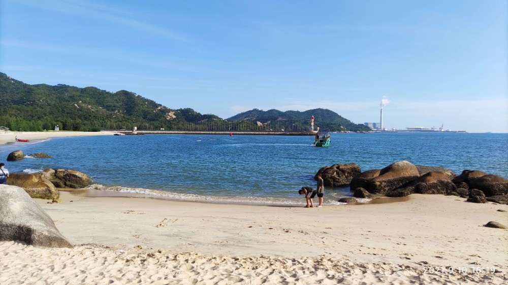 石林西边的海滩有人说: 不到磨子石,别谈巽寮湾.