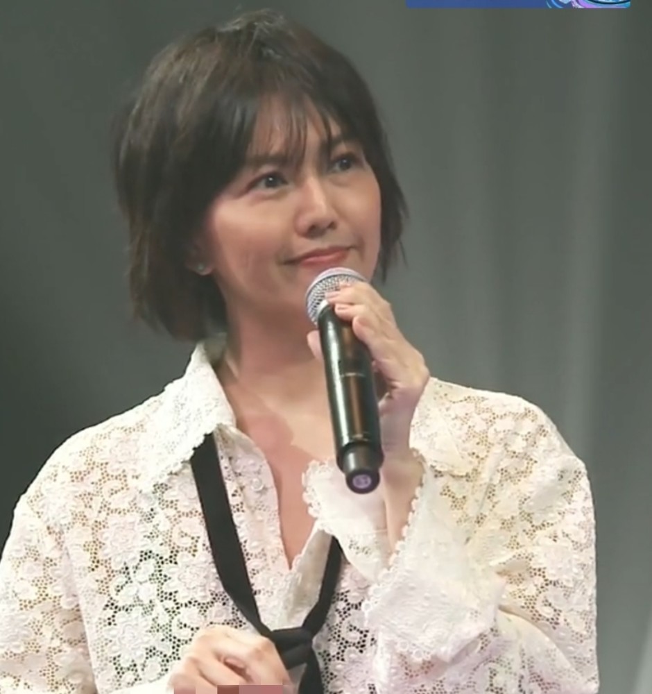 43岁孙燕姿近况曝光素颜上镜状态佳直播献唱引网友齐呼爷青回