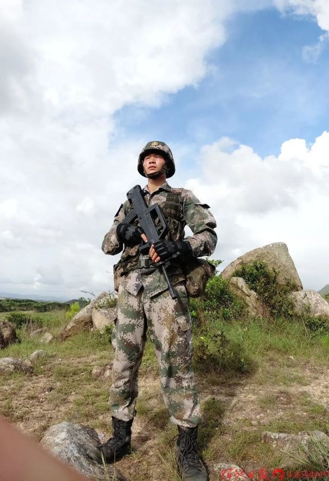 韦祥弟,1999年出生于开国将军韦祖珍少将的故乡——东兰县隘洞镇.