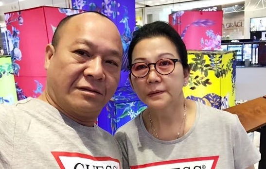 吴志雄豪气嫁女！新娘手腕戴满黄金镯子太奢侈，婚礼现场众星云集