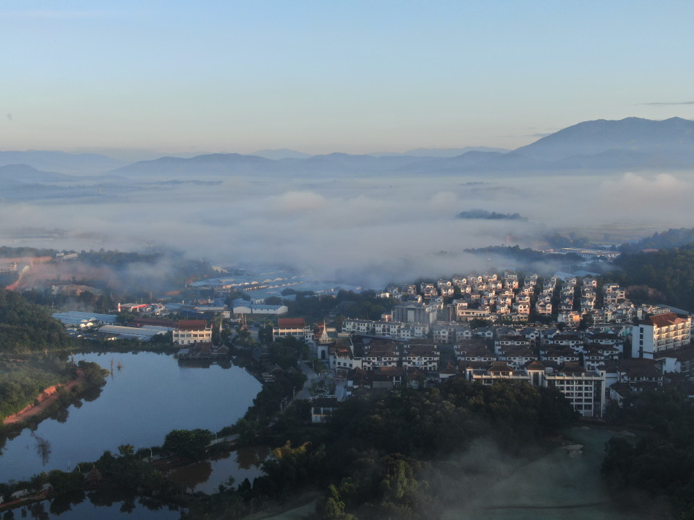 社会云南勐海特色小镇秋日美