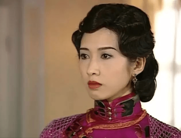 人美心善！黎姿带领女儿为独居两人发中秋礼物，下个月迎来50岁