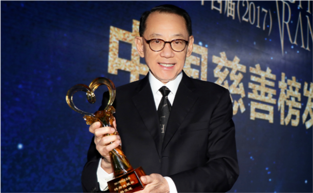 谢霆锋退出加拿大籍却意外牵出3位大佬连向华强都惹不起