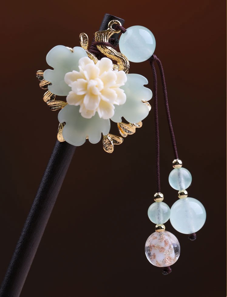 秋季搭配中的配饰古风发簪的选择让你日常穿搭更有韵味