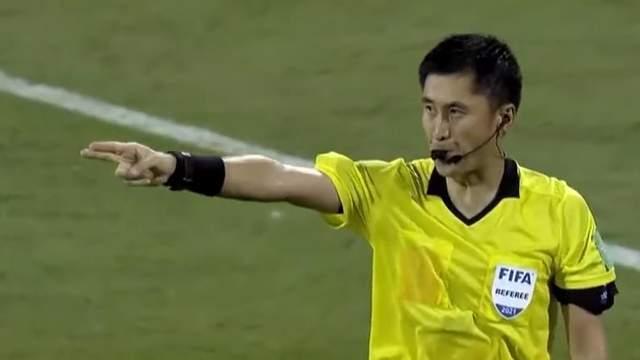 马宁执法12强赛获得各方好评有望成为卡塔尔世界杯主裁判