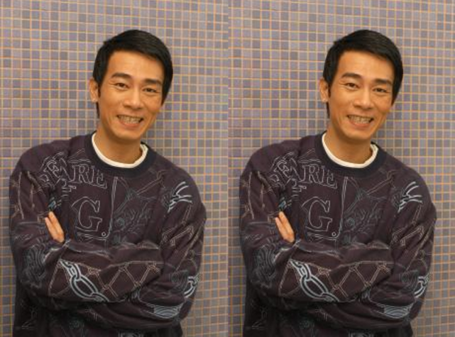 50 陈小春私服穿搭远超同龄人,穿橘色套装青春活力,难怪是哥哥