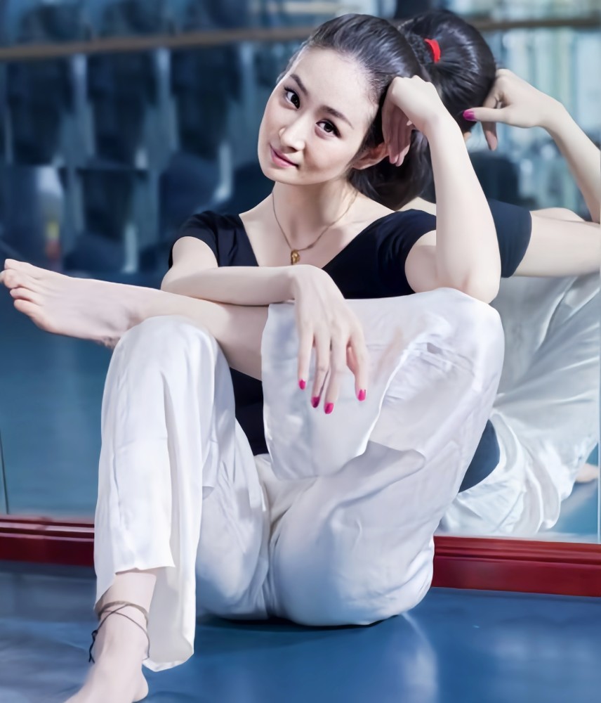 王亚彬在电梯里巧遇赵本山,赵老师的《乡爱》成就了她的传奇_腾讯新闻