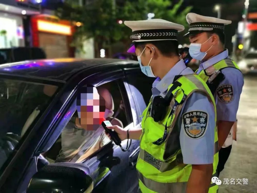 【交通安全综合治理专刊十一】茂名交警开展周末夜查酒驾行动