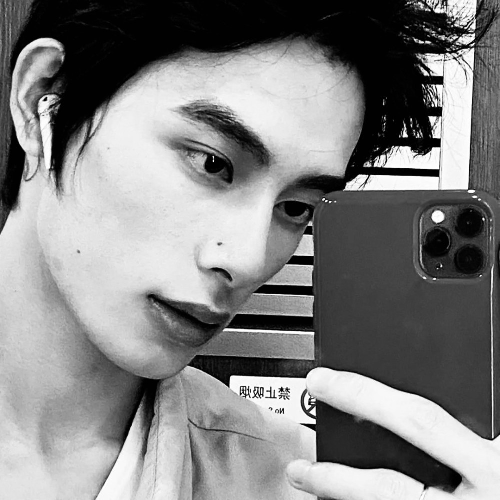 男生头像黑白高清无水印