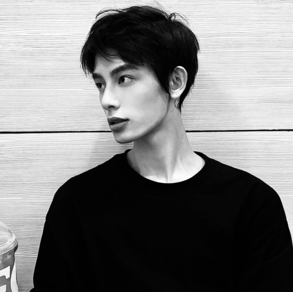 男生头像黑白高清无水印