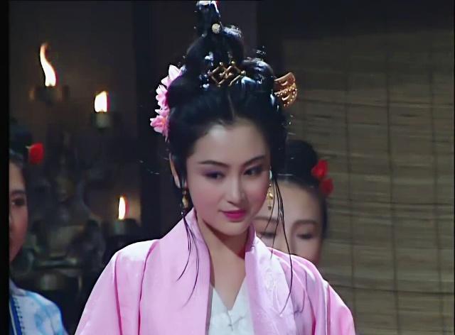 她既是89红楼梦中的紫鹃也是94版三国演义中的最美貂蝉