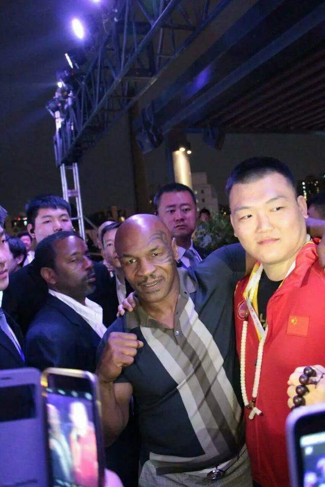 张君龙或为恩师复仇,欲团灭富里约书亚维尔德