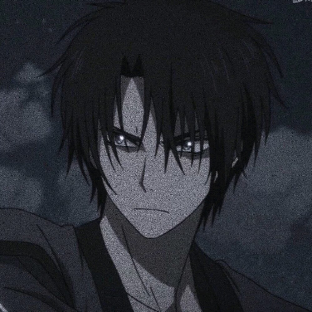 黑白动漫男头我不敢喝醉因为无人接