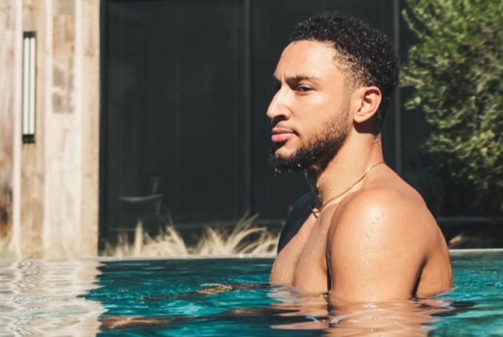 西蒙斯晒个人动态 青筋暴起线条完美_腾讯新闻