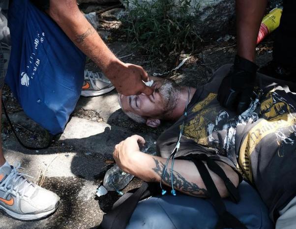 大批丧尸出没美国大街末日奇观路人如同行尸走肉