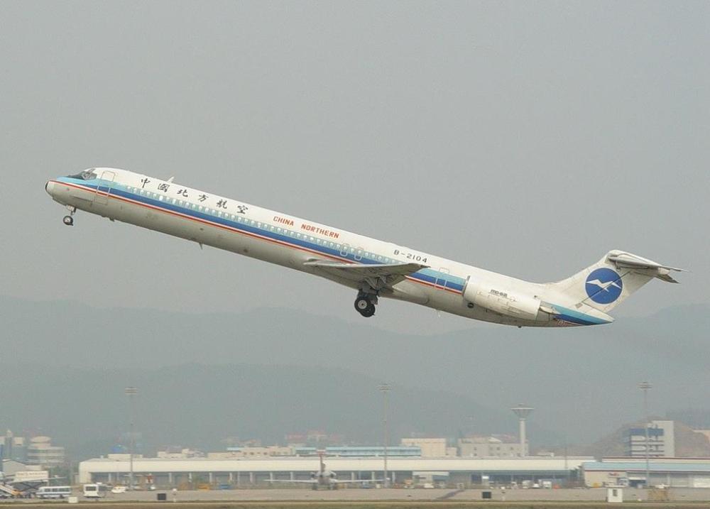 出事的这架飞机是北方航空b-2138号飞机,当时该飞机从北京起飞,目的地