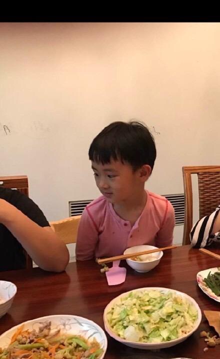 朱舅舅和妹妹和三个小外甥的爱藏在一张张相片里