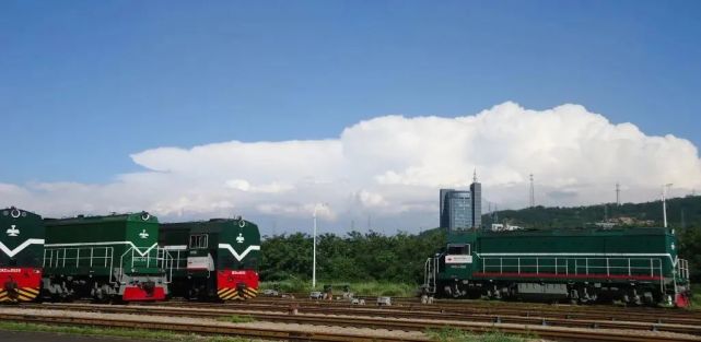 【今日關注】鞍鋼上線國內首個無人駕駛鐵路貨運編組站