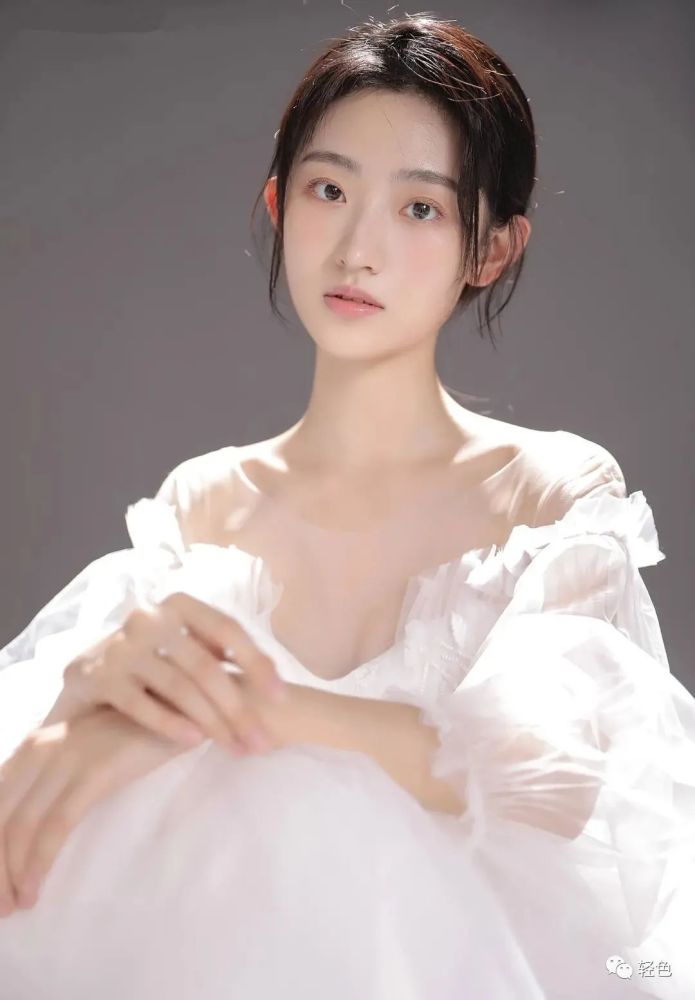 今日壁纸扫黑风暴徐英子