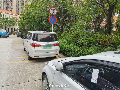 车辆违停,交警查处!