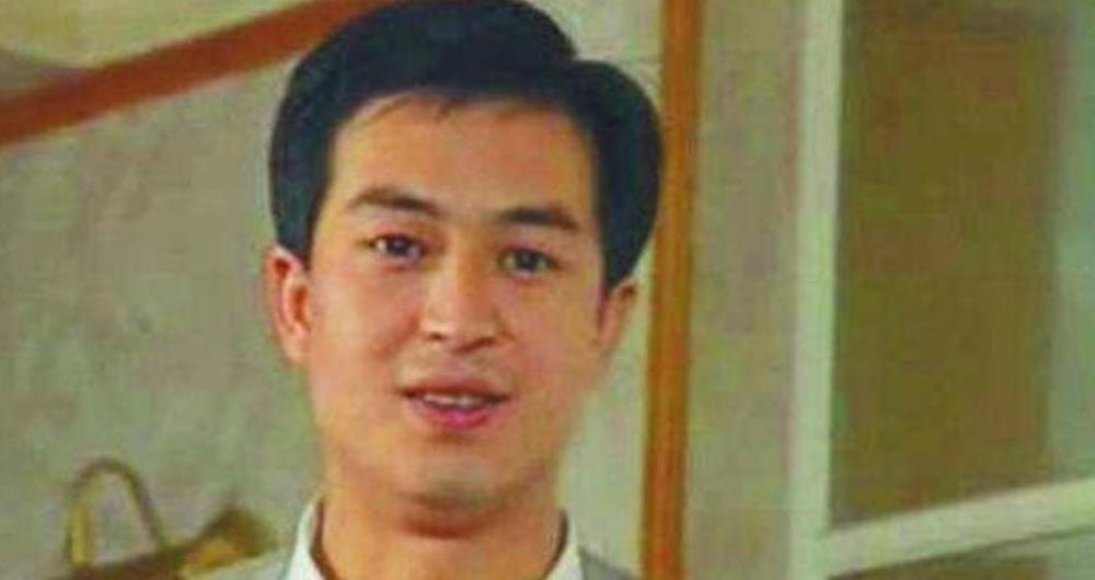 大叔张嘉译为何结婚13年0绯闻看看老婆是谁你就明白了