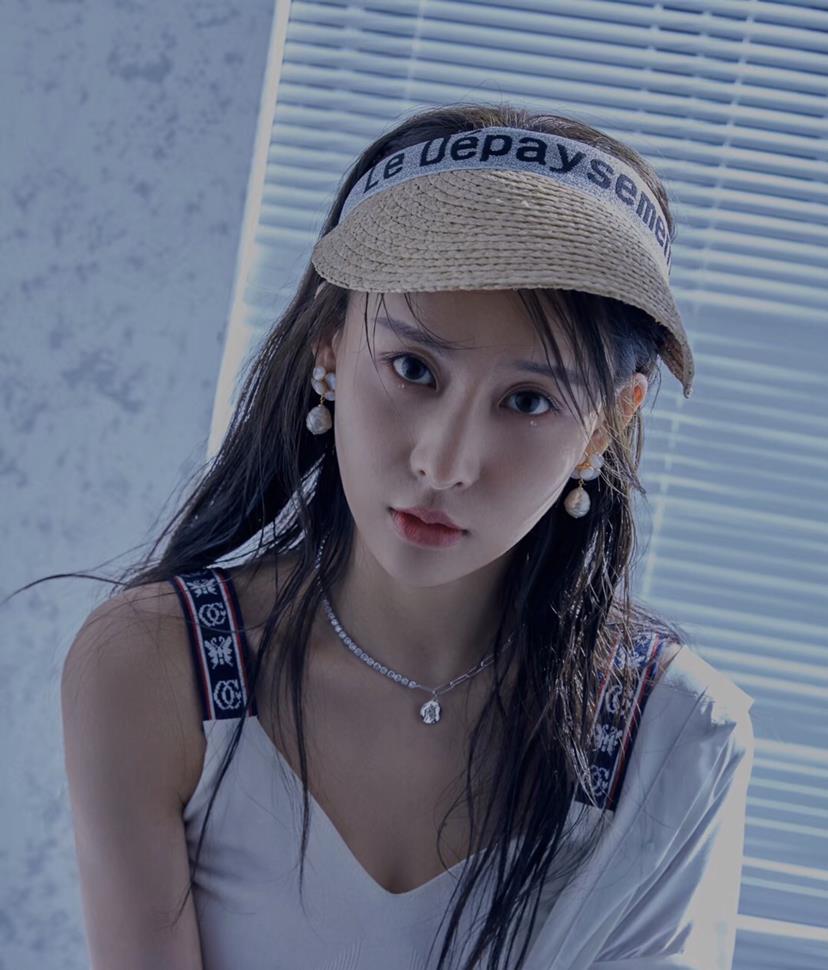 贾青中国内地影视女演员歌手毕业于上海师范大学谢晋影视艺术学院